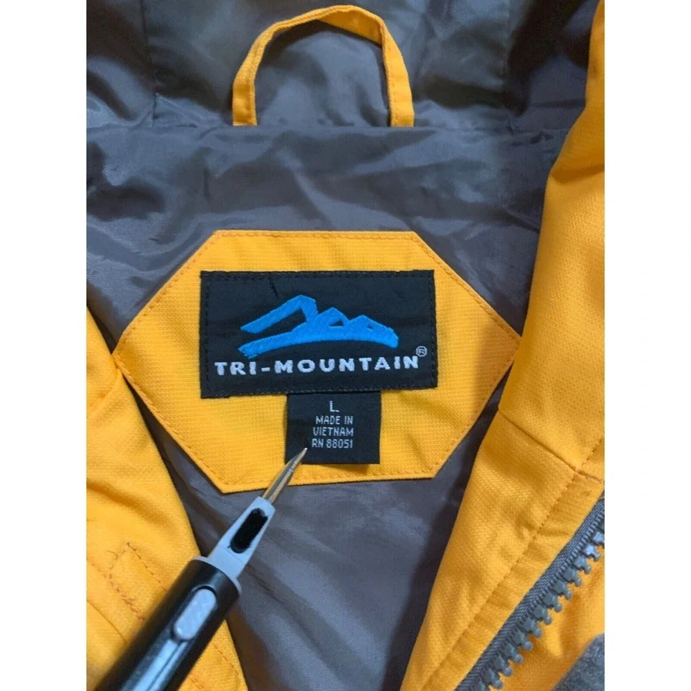 Tri-Mountain Foreign Fly Yellow Hooded Windbreaker Jacket Mens Large Car Logos‎